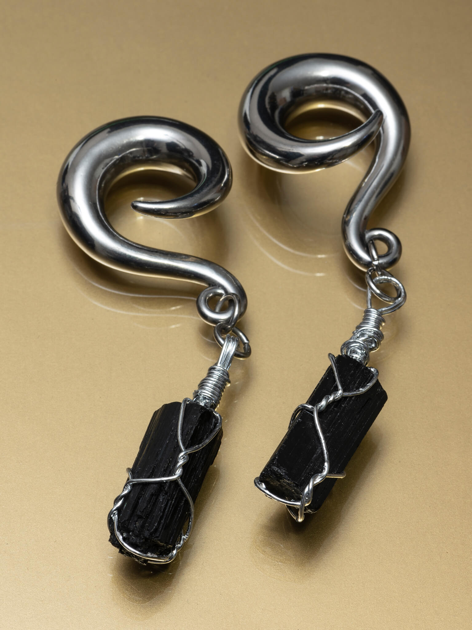 Black Quartz Wire Wrapped Steel Curled Hook Hangers